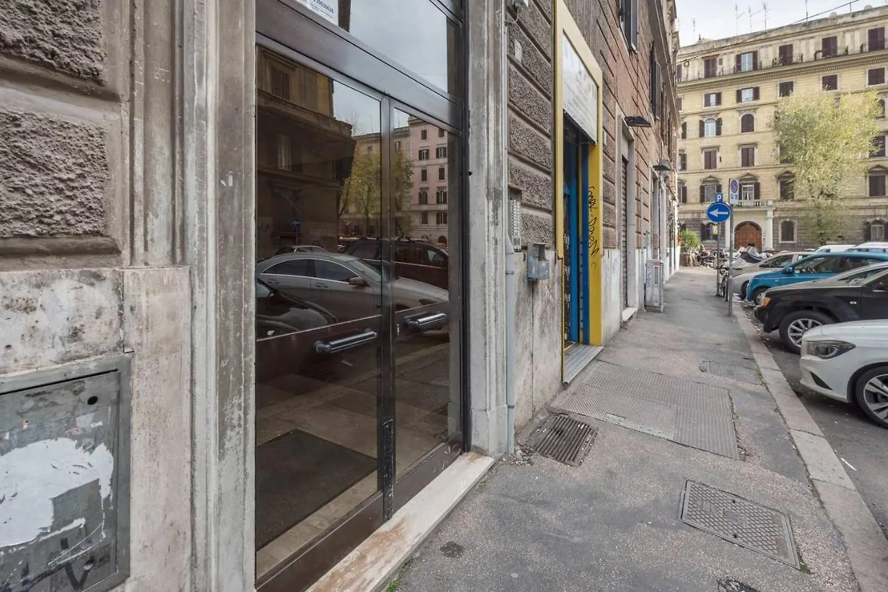 Via Umberto Apartment Rome